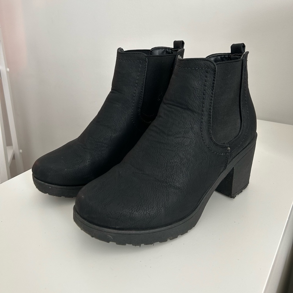 Black Chelsea boots